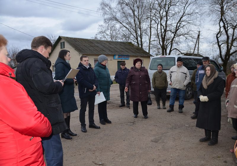 Глава региона встретился с жителями деревни Большие Конюшаны Тарновского сельсовета