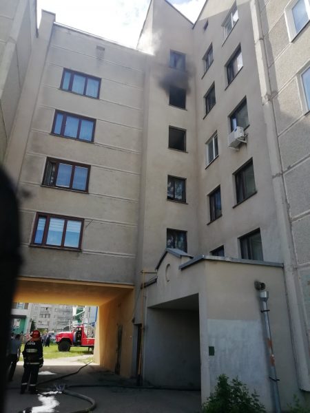 Лидские спасатели выезжали на тушение пожара в квартире по улице Тухачевского