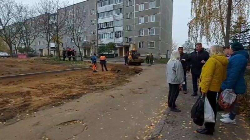 Лидское ЖКХ начало текущий ремонт очередной дворовой территории в городе