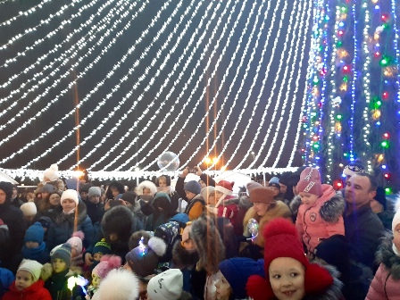 В праздничные дни у главной новогодней елки в Лиде организован ряд мероприятий