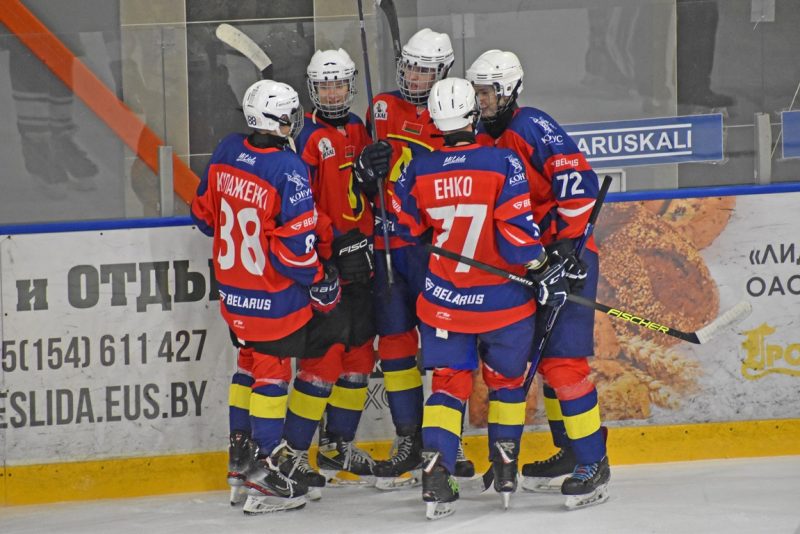 Хоккейная команда «Лида-2» провела очередные матчи чемпионата страны в высшей лиге