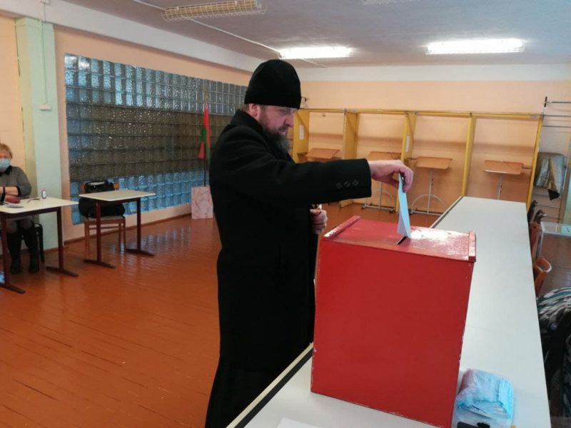 В Беларуси продолжается досрочное голосование на референдуме