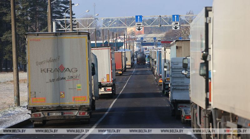 На границе Беларуси с Евросоюзом выезда ожидают около 4 тысяч фур
