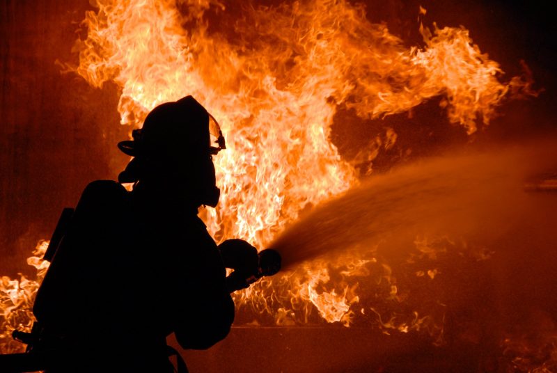 Лидские спасатели за минувшие выходные дни несколько раз выезжали на тушение пожаров