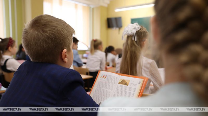 В Беларуси в 2021/2022 учебном году функционирует почти 3 тысячи учреждений общего среднего образования, в которых обучается свыше 1 млн 66 тыс. учащихся.