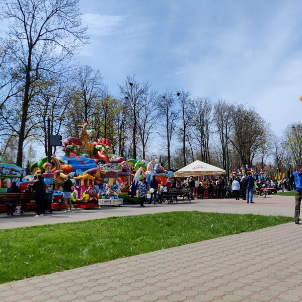 В Лиде 1 мая открыли сезон отдыха в городском парке